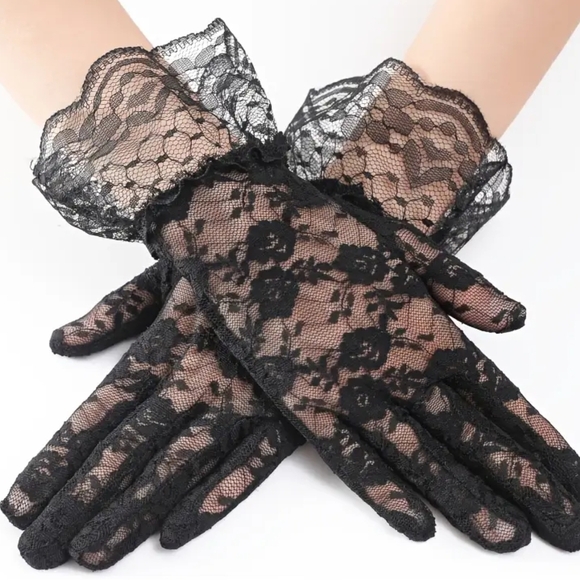 Black Lace Wrist-Length Elehant Gloves with Ruffle Detail